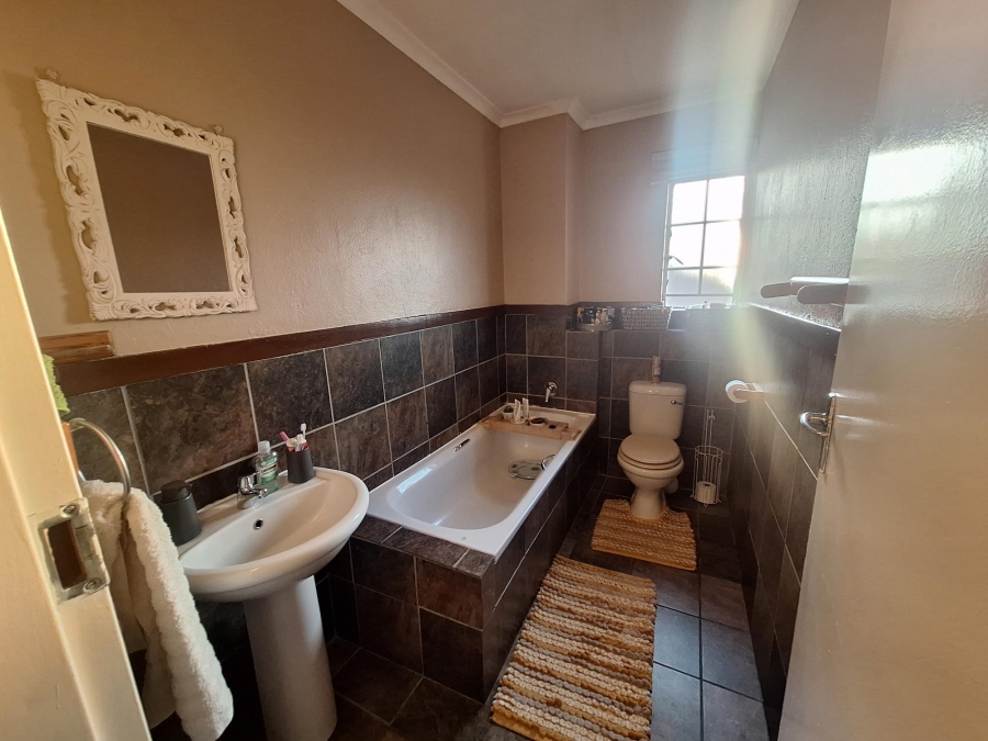 3 Bedroom Property for Sale in Waterval East North West
